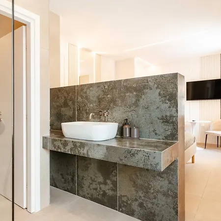 The Secret Yard Apartment