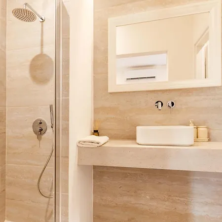 The Secret Yard Apartment *