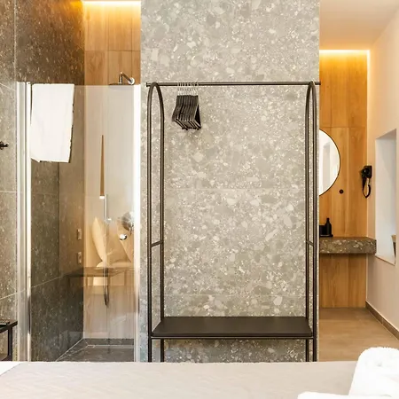 The Secret Yard Apartment *