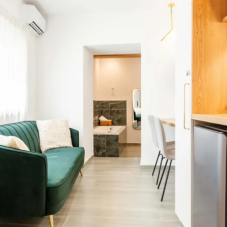 The Secret Yard Apartment