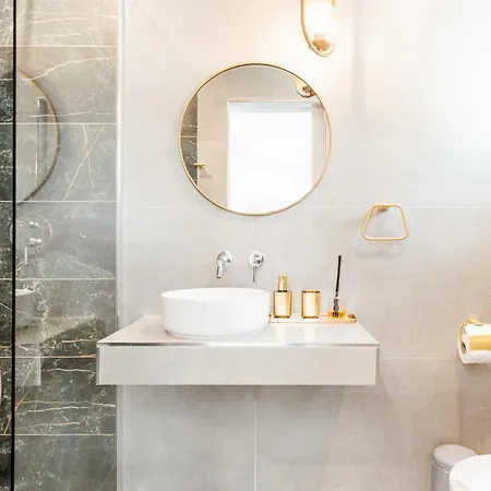 The Secret Yard Apartment *