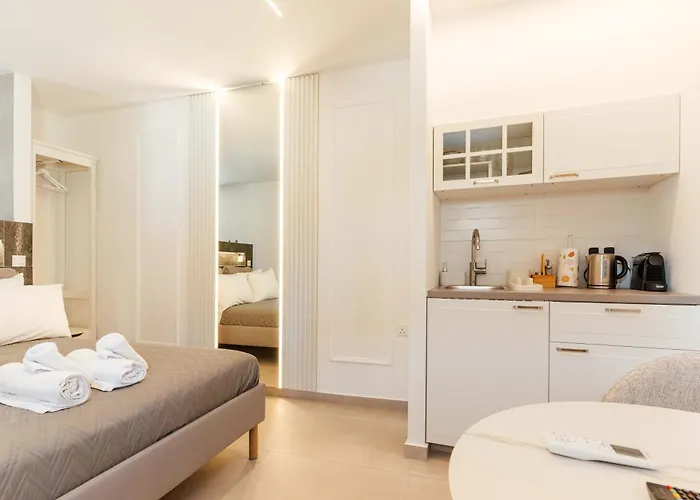 アパート The Secret Yard