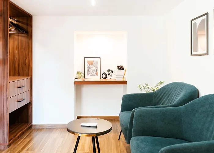 The Secret Yard * ラルナカ